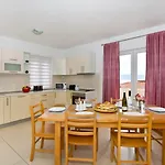 Holiday home House Miho Omis