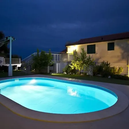 House Miho * Omis